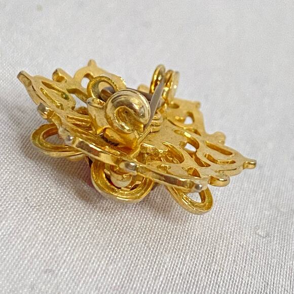 Vintage Snowflake Brooch Pendant Gold Tone Open Pearly Beads Central Red Stone - Picture 7 of 10